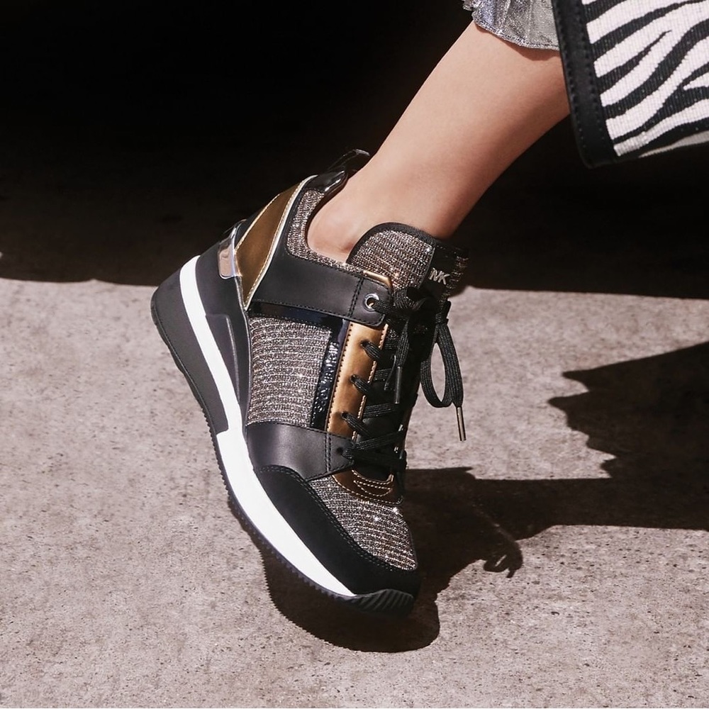 EUC MICHAEL Michael Kors Georgie Trainer in Classic Logo and Gold